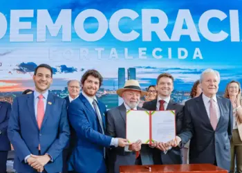 Nos 2 anos da tentativa frustrada de golpe, Lula comemora: “Democracia venceu e ainda estamos aqui”