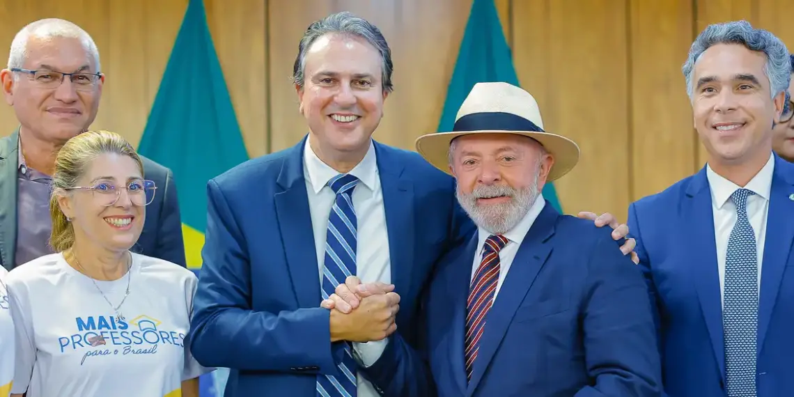 Governo Lula cria bolsa de R$ 1.050 para estudantes de licenciatura e de R$ 2,1 mil para professores