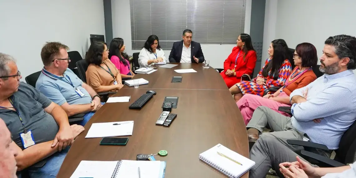 Para solucionar problemas na distribuição de água em Palmas fora da esfera judicial, MPE coordena reunião com BRK e Fundação do Meio Ambiente