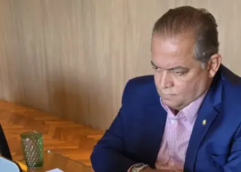 Gomes debate regulamentação da IA com Delegação do Parlamento Europeu: “Essencial alinharmos princípios e boas práticas”