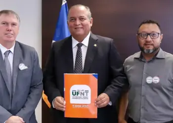 Eduardo Gomes confirma destinação de R$ 20 milhões para modernização e equipagem da reitoria da UFNT