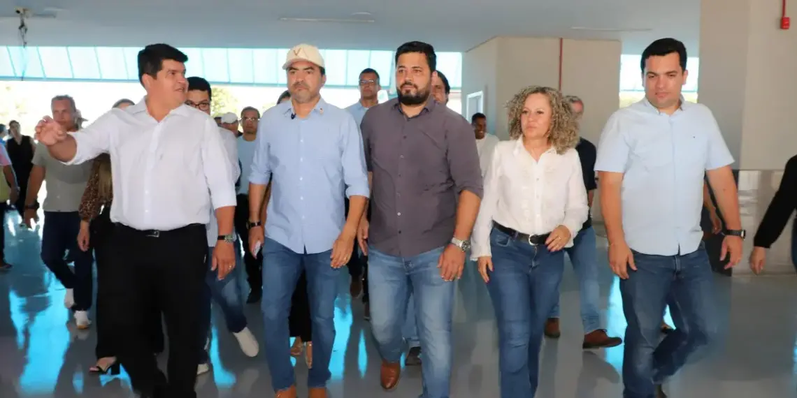 Em Gurupi, Wanderlei visita obras do Hospital Geral e da Via Perimetral Sul e recebe doação de terreno para construção de ETI