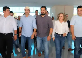 Em Gurupi, Wanderlei visita obras do Hospital Geral e da Via Perimetral Sul e recebe doação de terreno para construção de ETI