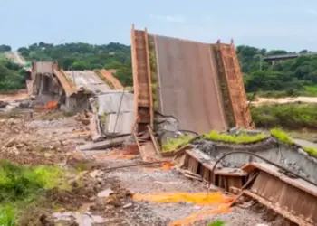 Dnit conclui implosão da estrutura remanescente da Ponte JK e reforça que prazo para entrega da nova travessia é dezembro; assista