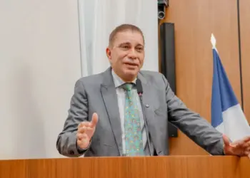 Justa homenagem Amastha apresenta PL para que área na Capital receba o nome de Dona Aureny