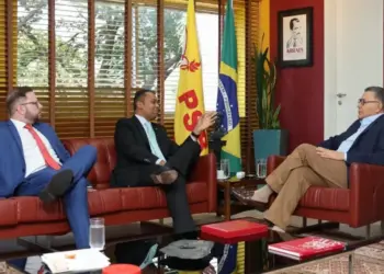 Presidente do PSB, Carlos Siqueira diz a Moisemar que vai “manter diálogo” sobre cobrança judicial; Amastha se dispõe a receber os R$ 123 mil em 4 parcelas