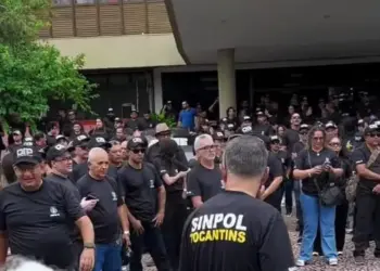 Com recomposição salarial, auxílio-saúde e criação do cargo de investigador na pauta, Sinpol e Sindiperito protestam na SSP, Palácio Araguaia e Aleto