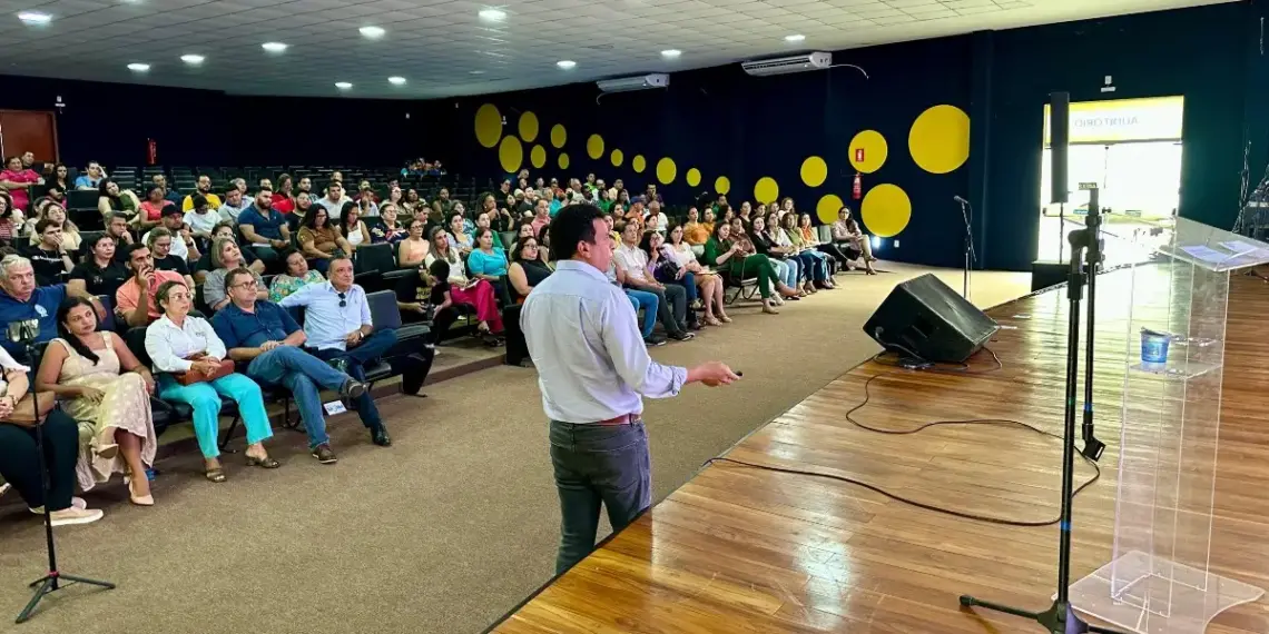 Seduc inicia por Paraíso plenárias regionais para debater PCCR; comissão do concurso repudia secretário por falas sobre certame de 2023
