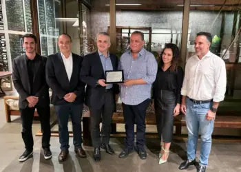 Vice-presidente do Senado, Eduardo Gomes é homenageado em Brasília por representantes do setor elétrico - 2 (1)