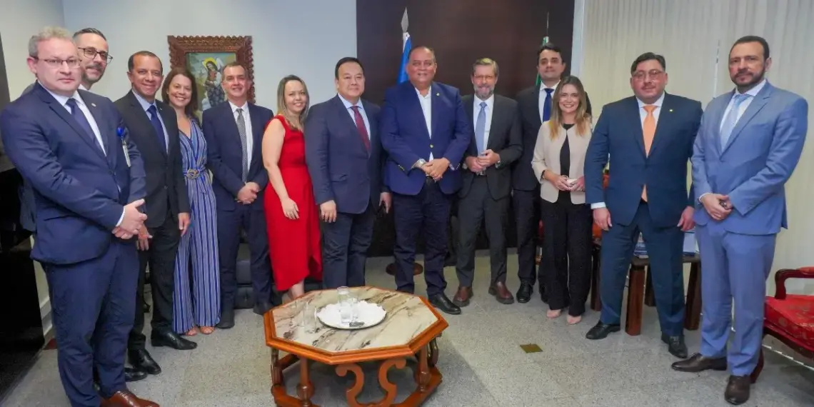 Relator de PEC que prevê aumento de salário de até 35%, Eduardo Gomes se compromete com magistratura e MP a ouvir partes envolvidas