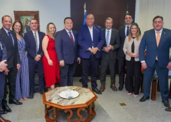 Relator de PEC que prevê aumento de salário de até 35%, Eduardo Gomes se compromete com magistratura e MP a ouvir partes envolvidas