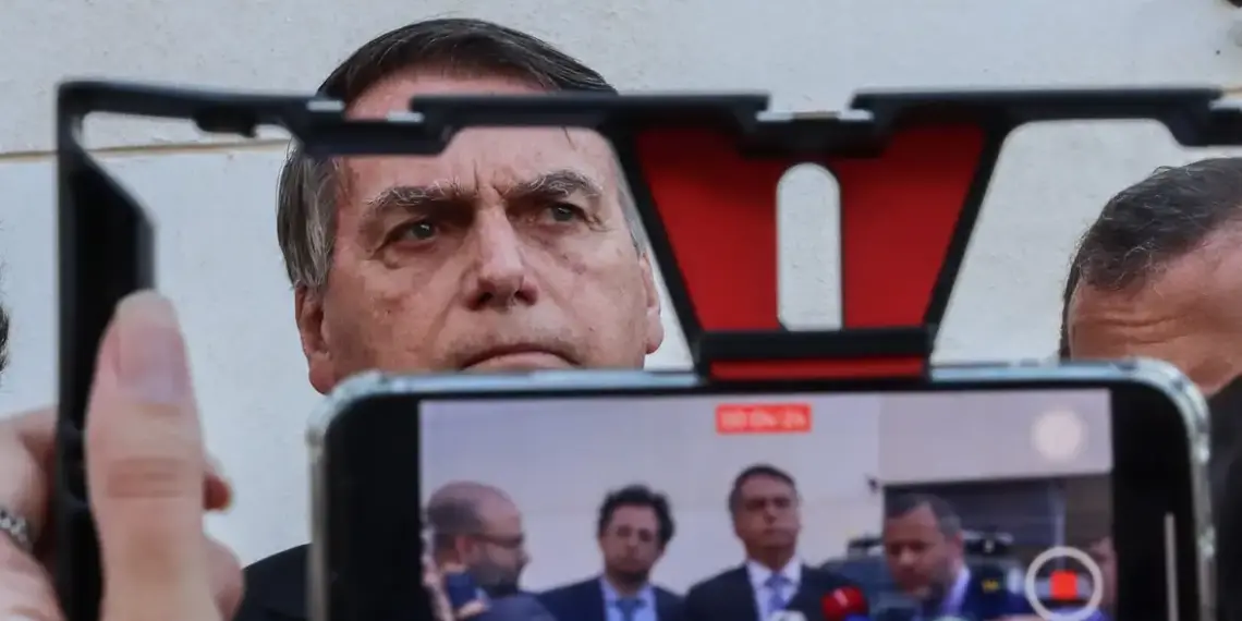 PGR denuncia Bolsonaro e mais 33 por liderar tentativa de golpe de Estado