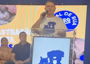 Eduardo diz que Cinthia deixou orçamento, mas não dinheiro para carnaval e Capital da Fé; e que R$ 300 existem e são dívidas, não restos a pagar