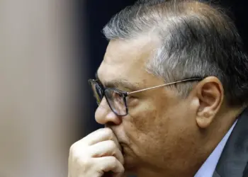 Ministro Flávio Dino aprova plano do Congresso e libera pagamento de emendas