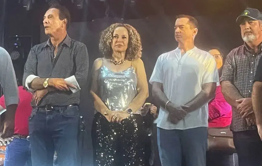 Palco da festa dos 34 anos de Cariri tem clima tenso entre deputados Gaguim e Alexandre Guimarães