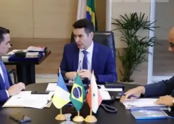 Guimarães publica foto com Jader Filho sobre liberação de casas e manda o recado: “Existe uma grande diferença em quem fala e quem faz”