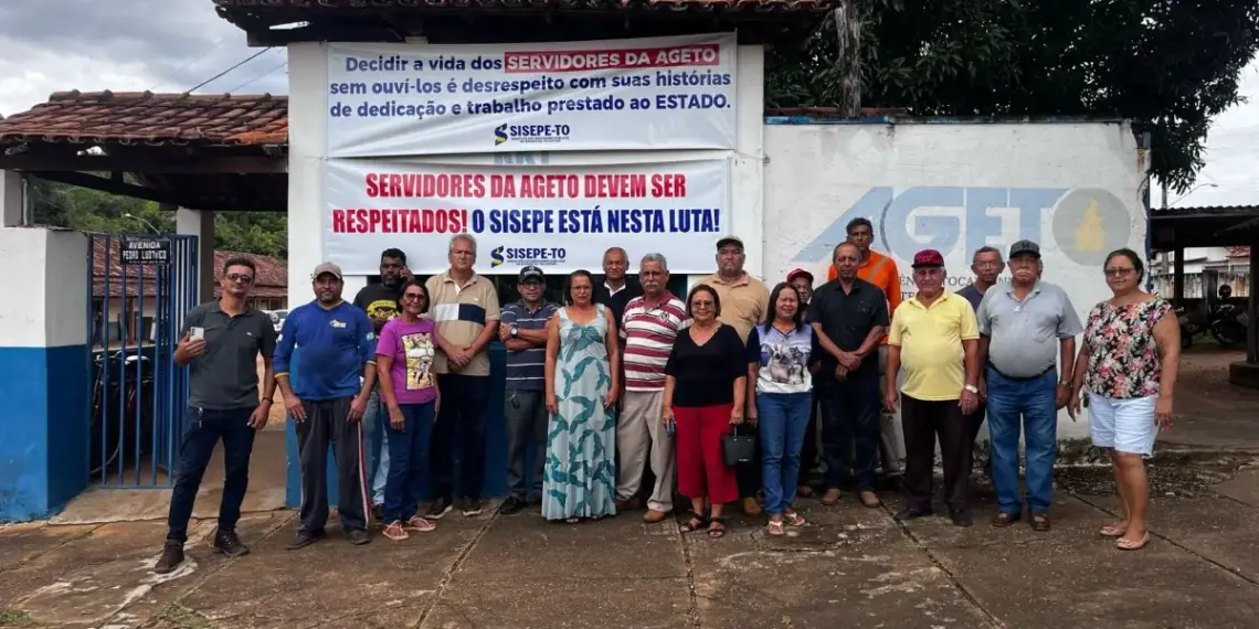 Com terceirização dos serviços da Ageto, servidores protestam contra mudanças abruptas de função e transferências