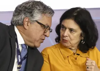Presidente Lula decide substituir Nísia por Padilha no Ministério da Saúde