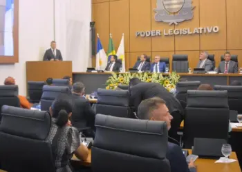 Na abertura da 10ª legislatura, Marilon defende que divergência de opiniões é “boa para democracia” e garante respeito aos colegas; alteração do RI e sistema informatizado são prioridades