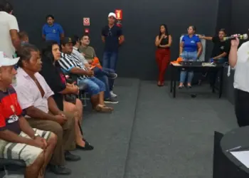 Prefeitura de Gurupi reúne taxistas e comerciantes do ramo alimentício para apresentar circuito do Carnaval