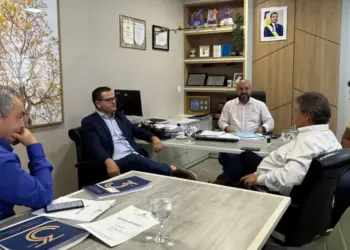 Após cortar serviço, Estado se compromete com prefeito de Pedro Afonso a fazer levantamento sobre o transporte escolar urbano