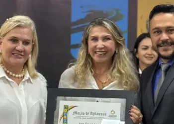 Câmara de Araguaína promove sessão em homenagem ao Dia da Mulher e entrega moções de reconhecimento