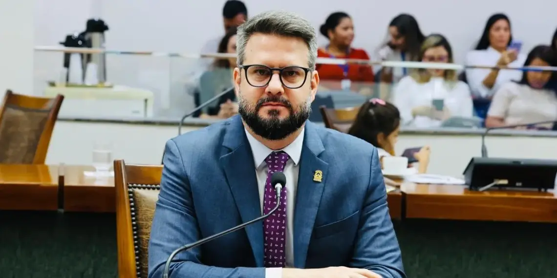 No Mês da Mulher, Eduardo Mantoan propõe que servidoras vítimas de violência tenham prioridade na realocação do posto de trabalho