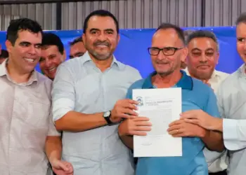 Estado entrega mais de mil títulos de propriedades a moradores do Taquari; solenidade reúne Wanderlei e Vicentinho, após retaliações do Palácio a deputado
