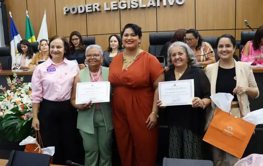 Coletivo SOMOS homenageia presidente municipal do PT e Diretora da FACOMTO em Sessão Solene na Câmara Municipal