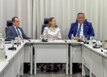 Eduardo Gomes tem agenda com presidentes do TJTO e TCE para debater PEC que prevê aumento de salário de até 35% a magistrados e procuradores