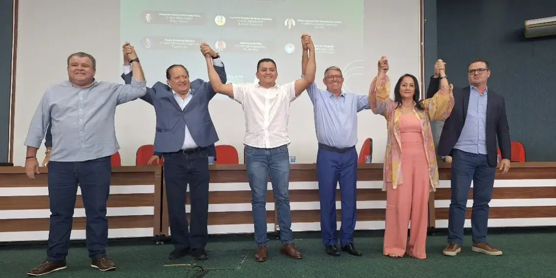 Big Jow, de Cristalândia, é aclamado presidente da ATM e fala em “independência com parcerias”; apenas 80 dos 139 prefeitos estavam presentes e cerca de 60 não participaram