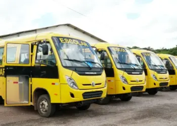 Com investimento de R$ 5 milhões, Prefeitura de Gurupi adquire 11 ônibus escolares para atender zona rural