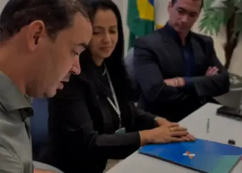 EM OFF | Em solenidade na Caixa, Vicentinho Jr alfineta Alexandre Guimarães: “Não adianta ficar gravando vídeos ao lado de ministro”; Laurez anuncia “agenda intensa” pelo Tocantins