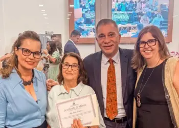 Vereador Carlos Amastha homenageia empreendedora Ione Lúcia Sichelero em sessão solene pelo Dia Internacional da Mulher