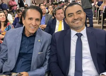 EM OFF | No União Brasil, há quem veja Palácio ensaiando jogo de corpo na pré-candidatura de Gaguim a senador; Patricia Evelin já rompida com sucessor e primo, o prefeito Mayck Câmara, em Xambioá