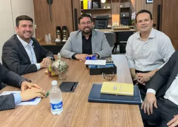 Após TCE, Amastha entrega denúncia de irregularidades no transporte público ao procurador-geral de Justiça