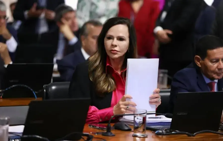 CAE aprova projeto da senadora Professora Dorinha que garante livros didáticos para escolas técnicas