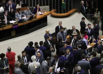 Apesar da tentativa de obstrução do PL com participação de Eli Borges, Câmara aprova Lei da Reciprocidade Comercial no dia do anúncio de novas tarifas dos EUA; texto segue para sanção