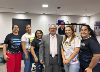 Deputado Jair Farias recebe representantes da Anjo Azul e reforça apoio à causa do autismo