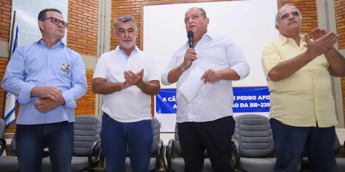 Em Pedro Afonso, Gomes discute melhorias na BR-235 e cobra ministro dos Transportes em ligação; Dorinha também se movimenta em defesa da pauta