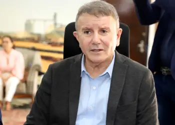 Governador Wanderlei e prefeito Eduardo formalizam devolução do Estádio Nilton Santos para reforma e transferência do Caic ao Estado para garantir nova ETI