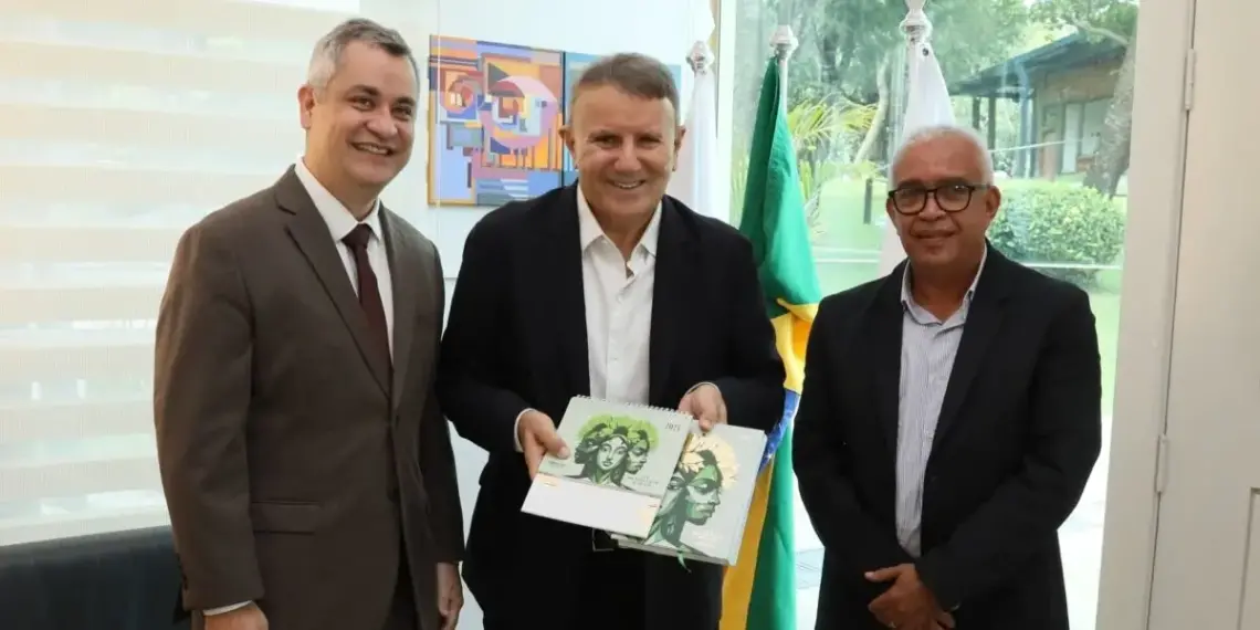 Prefeito Eduardo Siqueira e defensor público-geral Pedro Alexandre discutem parceria para garantir os direitos de catadores de materiais e população em situação de rua