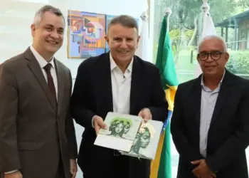Prefeito Eduardo Siqueira e defensor público-geral Pedro Alexandre discutem parceria para garantir os direitos de catadores de materiais e população em situação de rua