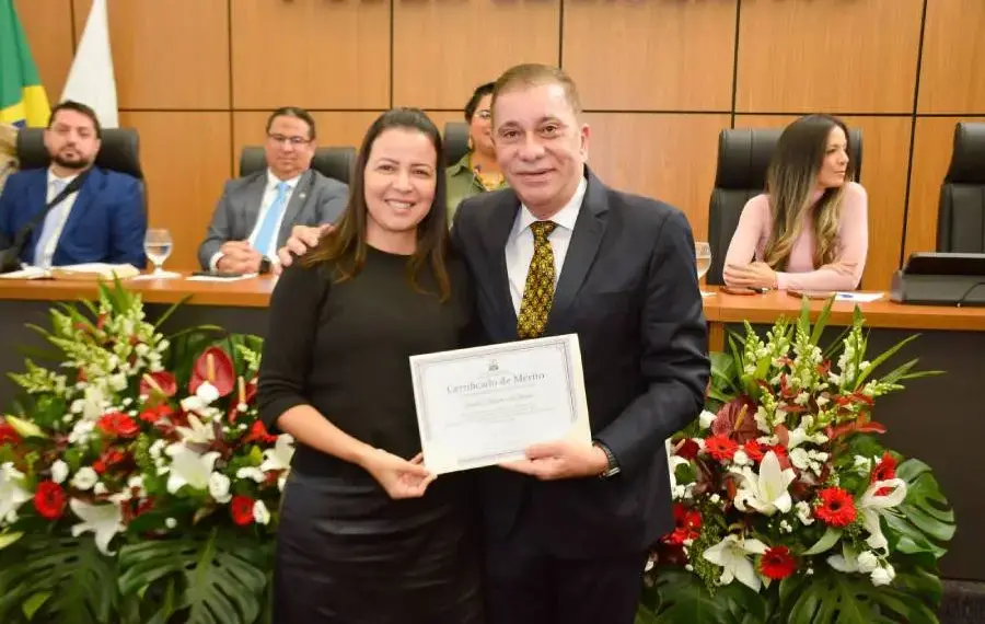 Em sessão solene, Amastha defende liberdade de imprensa e homenageia jornalistas