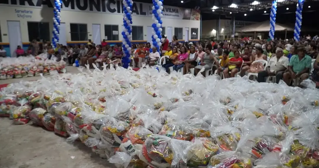 Prefeitura de Axixá do Tocantins distribui mil cestas básicas e mais de 2 mil kg de peixes na Semana Santa