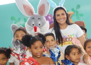 Primeira-dama Karynne Sotero celebra a Páscoa com crianças de comunidade quilombola