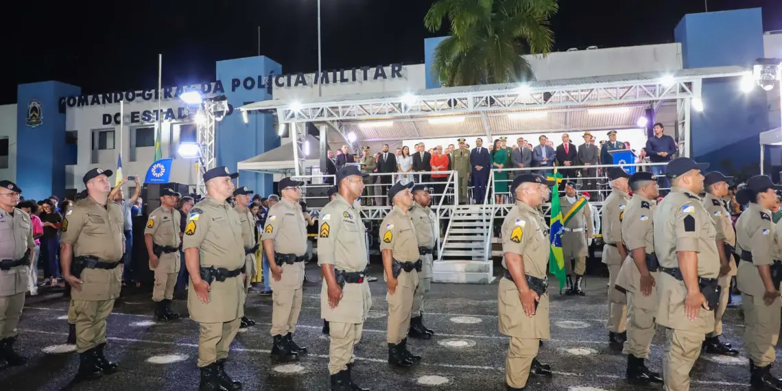 Estado promove 1,2 mil policiais militares e homenageia 146 autoridades com Medalha Tiradentes