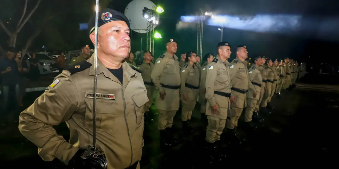 Estado promove 1,2 mil policiais militares e homenageia 146 autoridades com Medalha Tiradentes