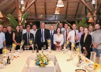 Eduardo Siqueira reúne os 3 senadores, metade dos deputados federais e 11 vereadores em confraternização: “Palmas tem que saber ocupar o seu espaço político e socioeconômico”, diz