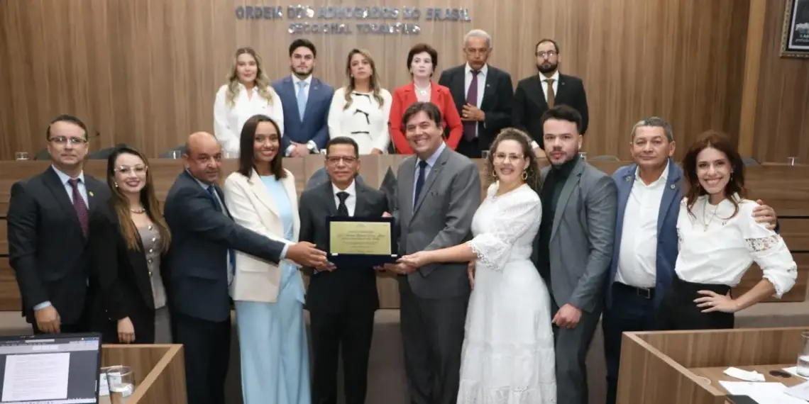 Conselho da OAB-TO presta homenagem ao presidente do TRT10, José Ribamar, por fortalecer diálogo institucional com advocacia